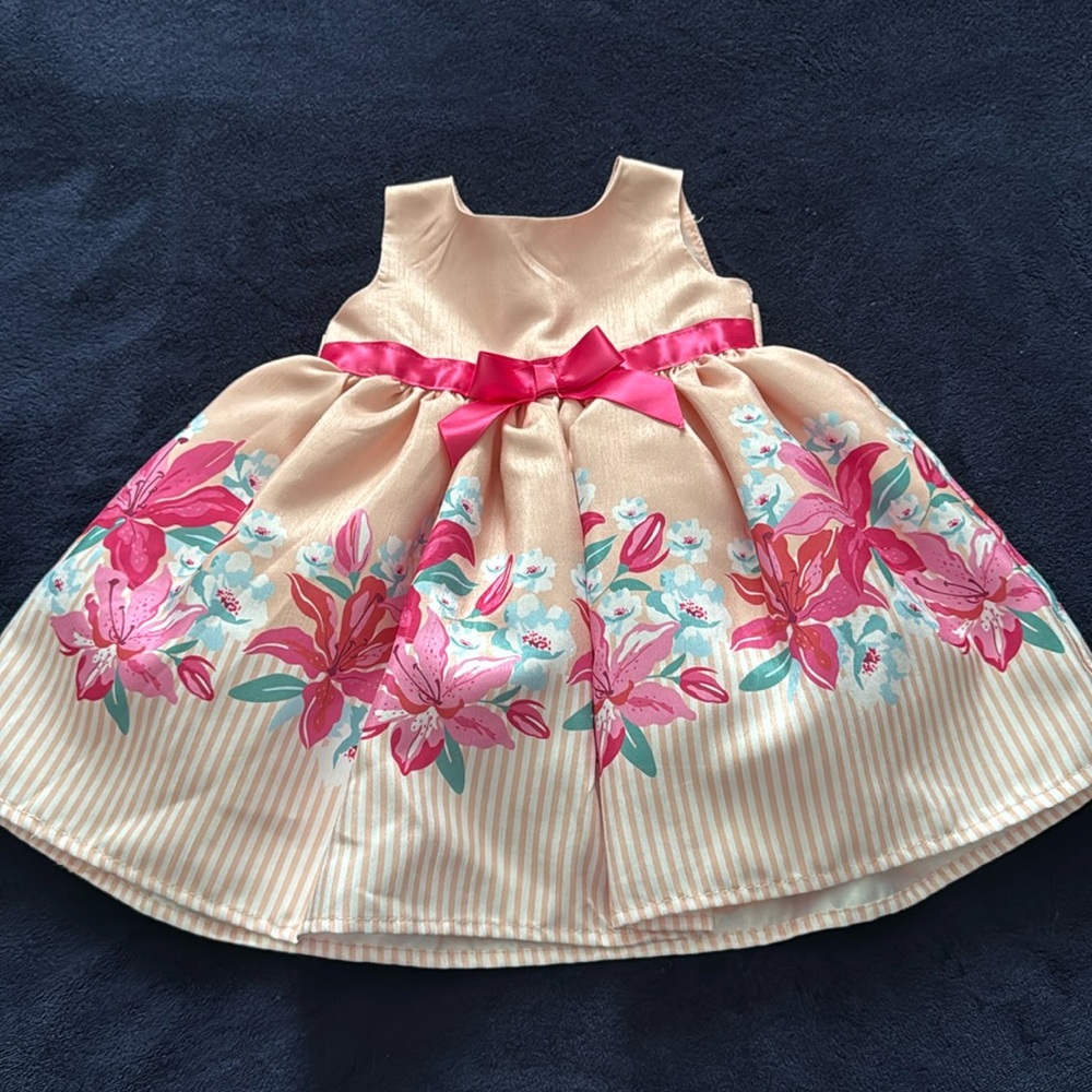 This beautiful dress was worn couple of times too. Has soft inner layers:)